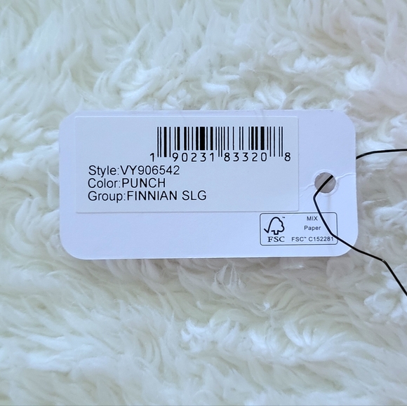 Guess❓️ "Finnian" Wristlet - NWT - Picture 16 of 16